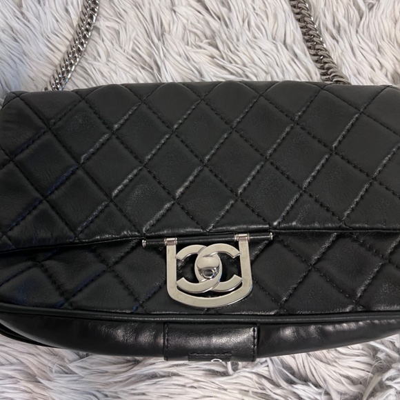 Chanel Icons Label Classic Flap Bag - Picture 4 of 15